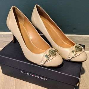 Tommy Hilfiger nude/tan leather high heel shoes
